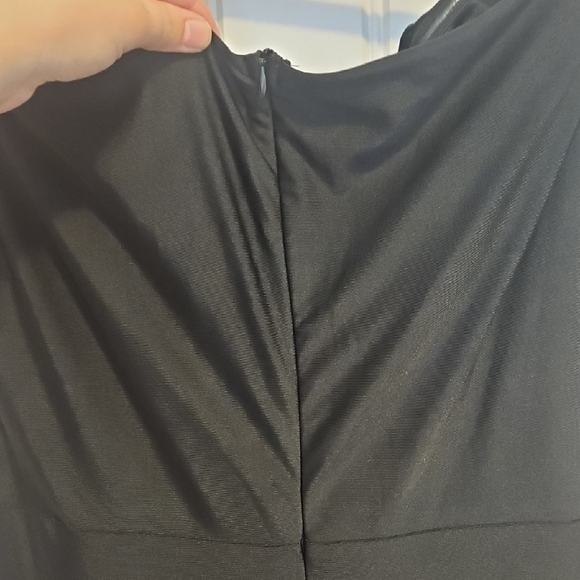 Black Off-the-Shoulder Cap Sleeve Prom Gown - Picture 4 of 7